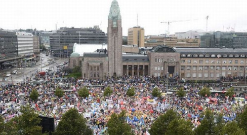 芬兰政府宣布实施紧缩措施民众大罢工交通受阻