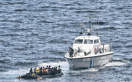 欧盟军舰赴地中海巡逻应对偷渡难民人蛇集团