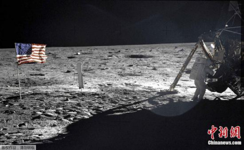 1969年，美国宇航员登上月球。