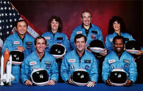 美国“挑战者号”航天事故中牺牲的7名宇航员。