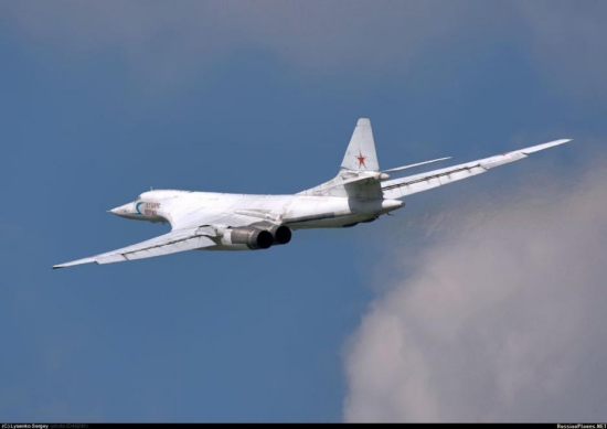 俄军公开大量远程轰炸机赴叙空袭画面（图）