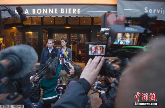 当地时间12月4日，法国巴黎遭袭咖啡馆A la Bonne Biere重新开放，成为第一个重新开放的遭袭咖啡馆。11月13日，该咖啡馆遭恐怖分子袭击，导致5人死亡。