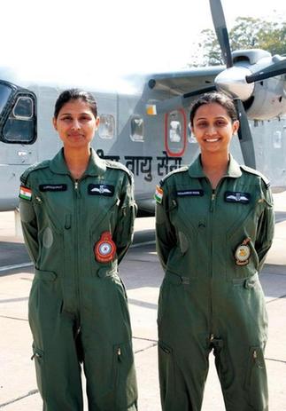 资料图：印度空军女飞行员。