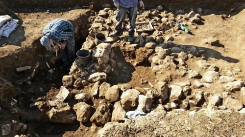 考古学家在耶路撒冷发现7000年前的人类部落。