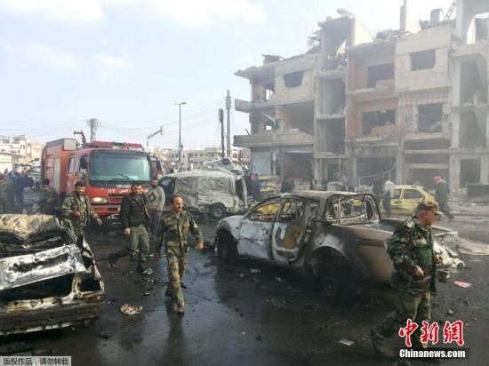 资料图：叙利亚多地发生连环爆炸：叙利亚首都大马士革南郊遭连环爆炸袭击，已造成87人死亡180人受伤；另外，叙利亚中部城市霍姆斯市遭遇2起汽车炸弹袭击，造成57人死亡，另有上百人受伤。