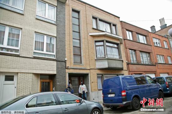 当地时间2016年3月23日，比利时布鲁塞尔，布鲁塞尔恐袭案嫌犯在安德莱赫特一栋建筑内被捕。