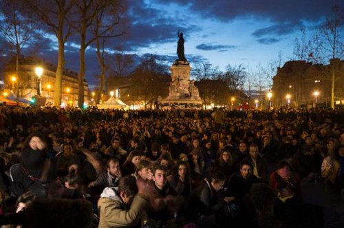 法国警方拆示威者营地示威者誓言将继续抗议