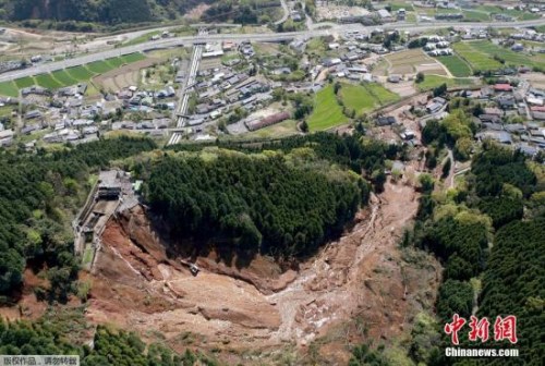 资料图：日本地震现场