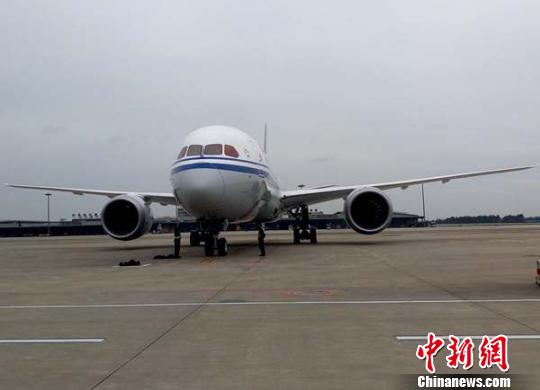 中国首架波音787-9飞机成功首航年内将引进7架