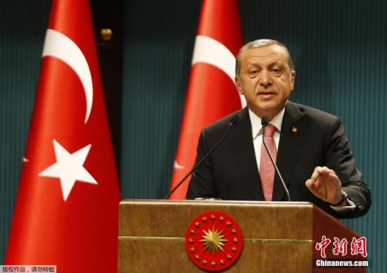 当地时间2016年7月20日，土耳其安卡拉，土耳其总统埃尔多安发表讲话。土耳其总统埃尔多安称土耳其将实施3个月的紧急状态，此举的目的是为了加强民主和自由。
