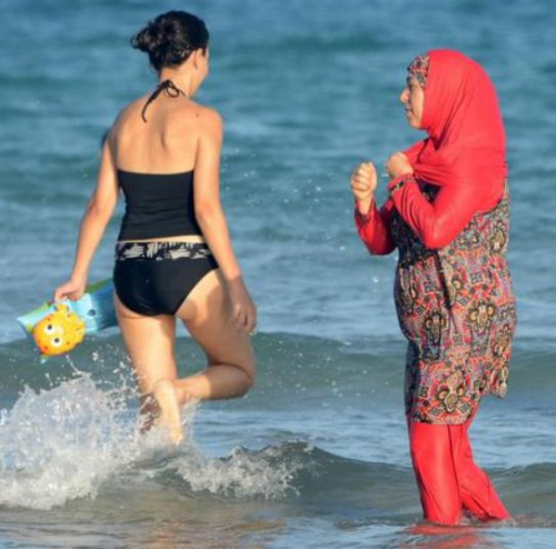 “布基尼”泳装遭封杀法3城镇禁止女性穿着（图）