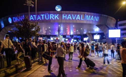 土耳其伊斯坦布尔机场加强安检应对潜在恐袭威胁