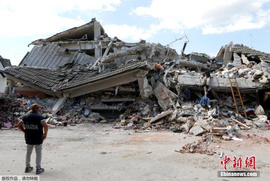 当地时间8月24日凌晨，意大利中部地区发生6级以上地震。意大利民防机构发布官方数据，称地震已造成至少45人死亡，另有150人失踪，死亡人数很可能还要上升。意大利城市PESCARA DEL TRONTO至少有150人在地震后失踪。阿库莫利市长佩特鲁齐在接受电话采访时表示，该市距离地震的震中仅两公里，其一半建筑物被毁，大量人员被埋在废墟之下。