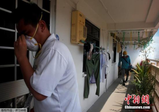 新加坡寨卡病毒蔓延进行灭蚊工作。