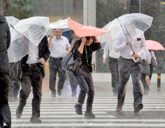 强台风横扫半个日本暴雨成灾致36人伤2人失踪