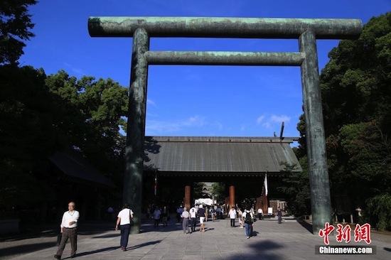 日本靖国神社秋季大祭安倍阁僚多人献“贡品”