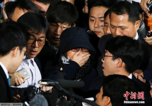 当地时间2016年10月31日，韩国首尔，韩国总统朴槿惠的闺蜜崔顺实涉嫌“干政”被检察机关传唤。
