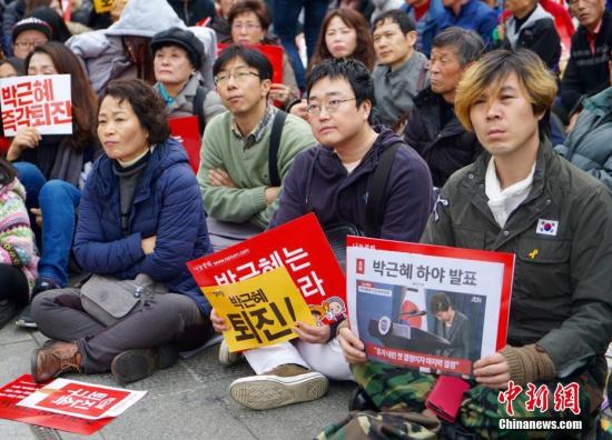 11月19日，韩国首尔爆发“亲信干政”事件后的第四轮大规模集会。
