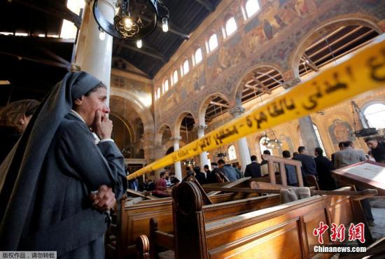 当地时间2016年12月11日，据埃及国家电视台报道，埃及开罗一座教堂遭遇炸弹袭击，目前已致25人丧生，数人受伤。据悉，遭炸弹袭击的教堂内部受损严重一片狼藉，地上血迹斑斑。