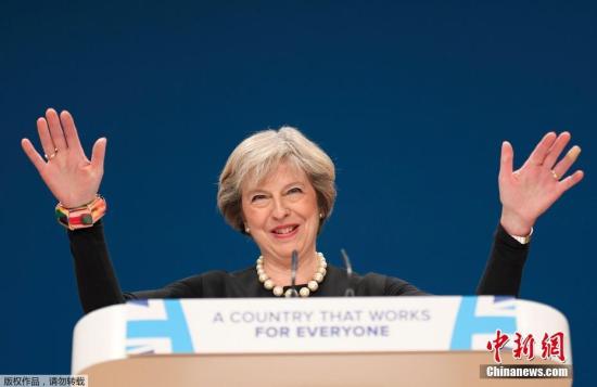 当地时间10月2日，英国伯明翰，英国执政党保守党年会在中部城市伯明翰开幕。英国首相特雷莎·梅宣布英国将在明年3月底之前启动正式脱离欧盟的程序。