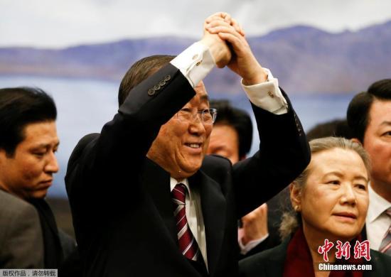当地时间2017年1月12日，韩国仁川，卸任的联合国前秘书长潘基文返回韩国。