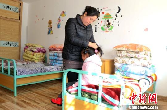 【网络媒体走转改】四川藏区儿童福利院里的快乐年