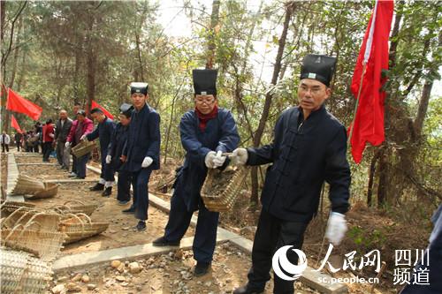 附近道观的道长也加入到会战中。