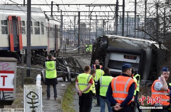 资料图：比利时鲁汶市市长托巴克2月18日证实，由首都布鲁塞尔以东约25公里的鲁汶火车站开往德潘讷的一列火车当天发生脱轨侧翻事故。