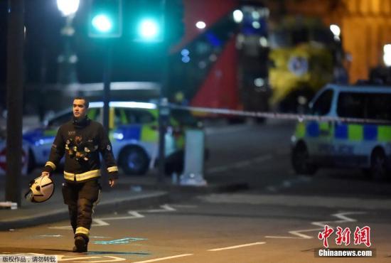 当地时间3月22日下午，英国议会大厦外发生一起袭击事件。来自伦敦警方的消息称，目前这一事件已造成5人死亡，另有约40人受伤，死者包括一名在议会大厦外执勤的警察。