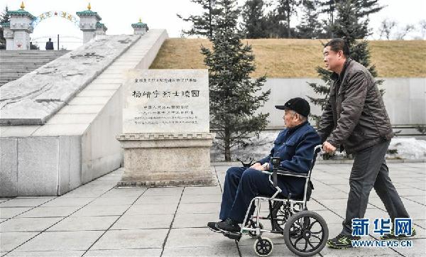 （新华全媒头条·图文互动）（1）父与子，60年：守护英雄到白头——抗战英雄徐振明一家两代守护杨靖宇陵园纪实