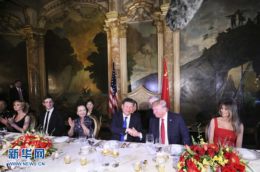当地时间4月6日晚，国家主席习近平和夫人彭丽媛出席美国总统特朗普和夫人梅拉尼娅在美国佛罗里达州海湖庄园举行的欢迎晚宴。 新华社记者 兰红光 摄 