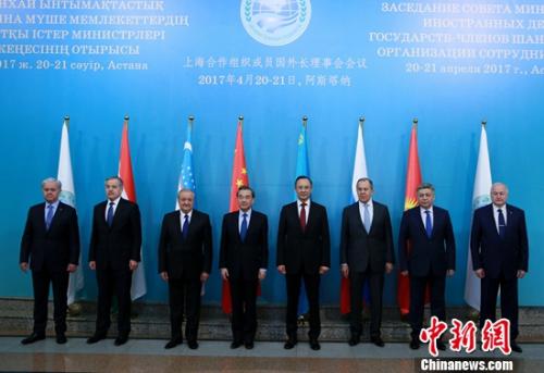4月21日，中国外交部长王毅在阿斯塔纳出席上海合作组织成员国外长会议。 文龙杰 摄