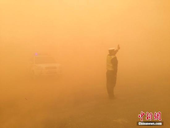 中央气象台解除沙尘暴预警 新疆等地仍有浮尘扬沙