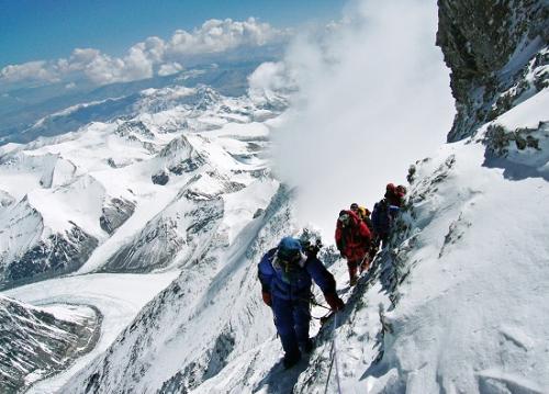 登山(资料图)