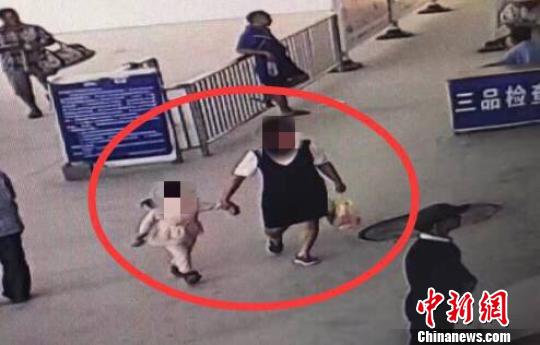 广西一名3岁女童疑被诱拐引关注警方查获嫌疑人