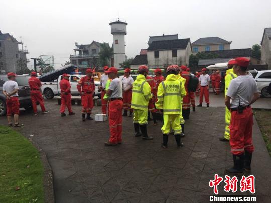 昼夜转场两地跨越140公里浙江开化民安救援队驰援兰溪