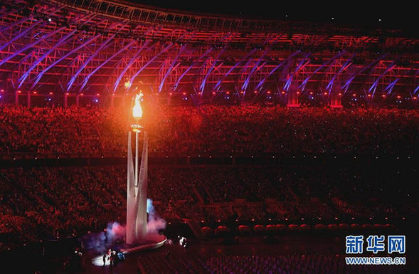  8月27日，第十三届全国运动会开幕式在天津奥林匹克中心体育场举行。 这是主火炬被点燃。 新华社记者赵戈摄