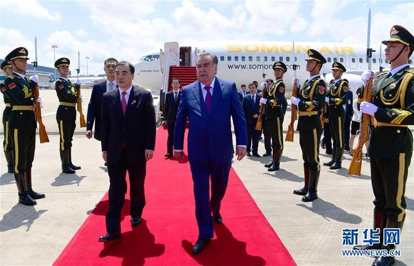 （厦门会晤·XHDW）（1）塔吉克斯坦总统拉赫蒙抵达厦门