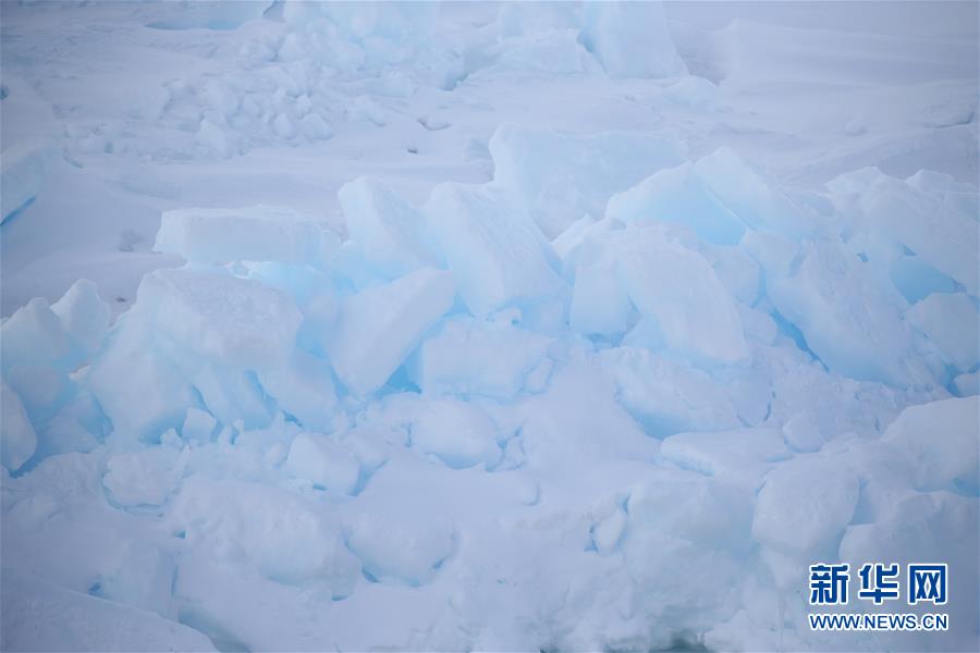（图文互动）（4）专访：在南极，最美的蓝冰可能通向死亡——中国南极科考队员讲述“冰缝惊魂记”