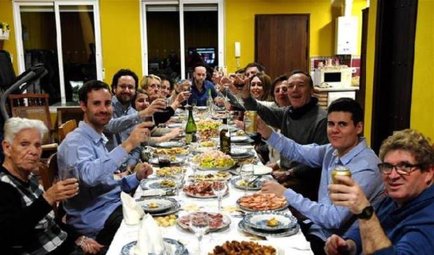 （国际·图文互动）（1）通讯：西班牙小镇人家的“年夜饭”