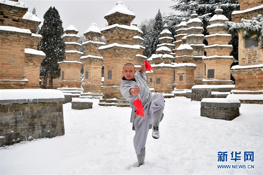 （文化）（5）少林寺武僧雪中展绝技