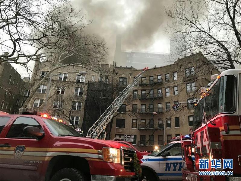 （国际）美国纽约曼哈顿一所公寓楼发生火灾