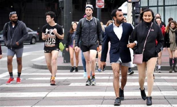 （国际）（1）旧金山举行“不穿裤子搭地铁”活动