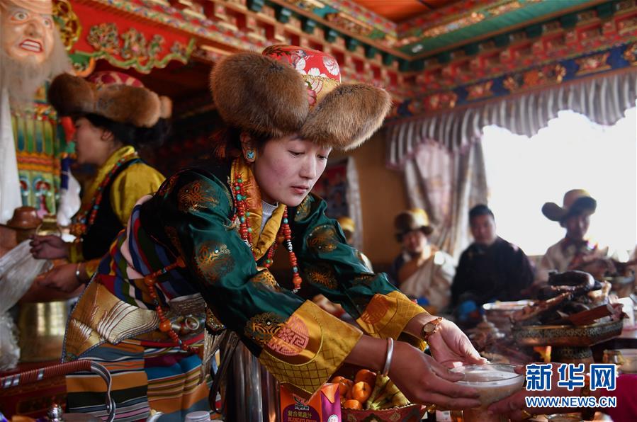 （社会）（1）西藏日喀则：载歌载舞迎新年