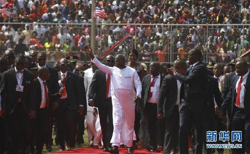 （国际）（2）利比里亚新总统维阿宣誓就职