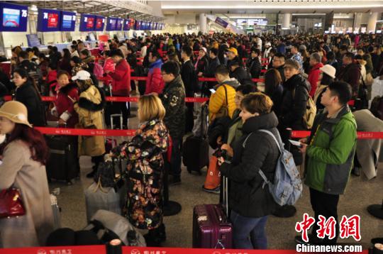 华东暴雪不断约7000名华东航线旅客滞留成都机场
