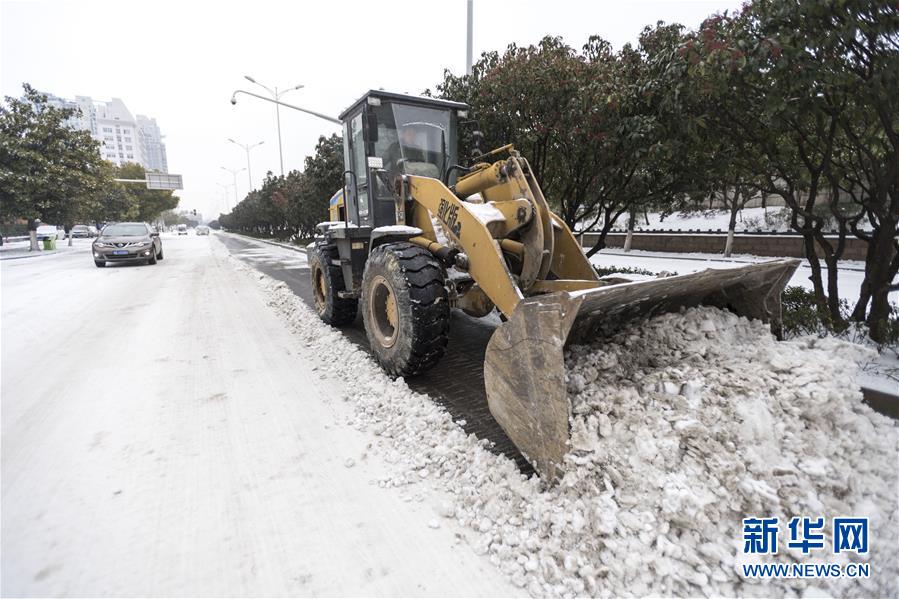 （新华全媒头条）（9）雨雪冰冻中，他们奋力前行——基层党员干群抗击冰雪灾害纪实