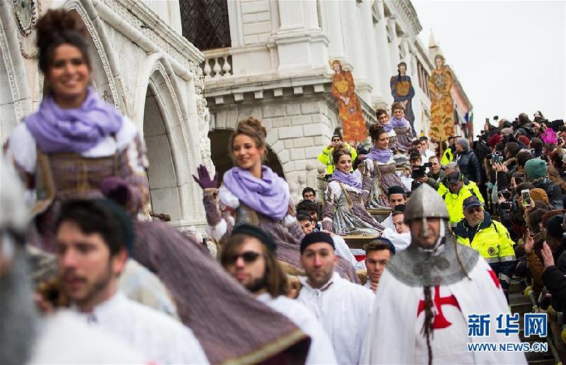 （国际）（4）威尼斯狂欢节举行“玛丽节”游行