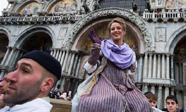 （国际）（1）威尼斯狂欢节举行“玛丽节”游行