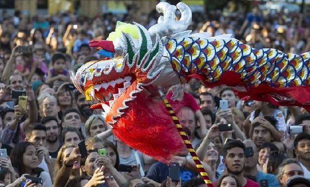 （国际·图文互动）（1）记者手记：中国春节庙会成阿根廷首都“新节日”